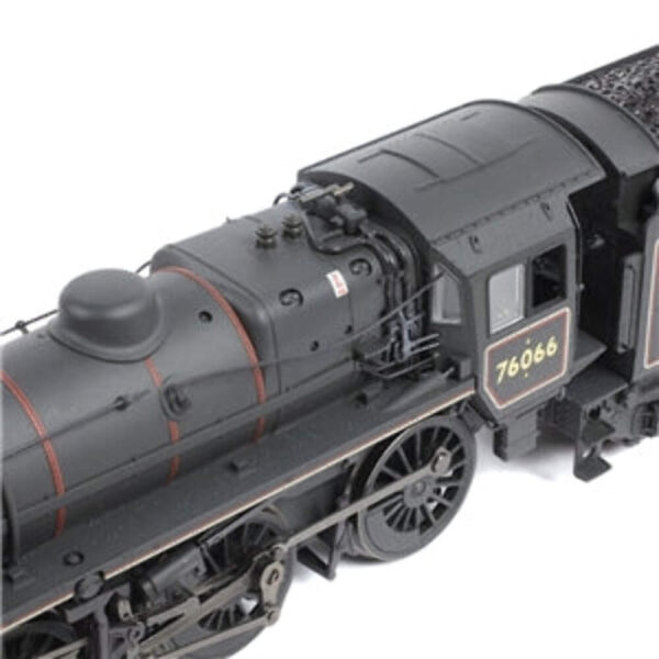 Bachmann 32-956 BR Standard 4MT with BR1B Tender 76066 BR Lined Black Weathered - Image 4