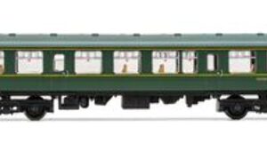 Hornby R30170 OO Gauge Railroad Plus BR Class 110 3 Car Train Pack - Era 6