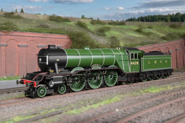 Hornby R30270 OO Gauge Class A1 4-6-2 4478 Hermit: Big Four Centenary Collection - Image 2