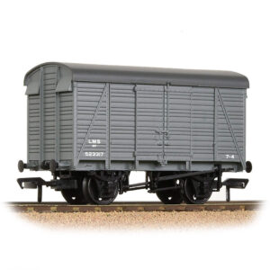 Bachmann 38-080C Southern 12 TON 2+2 Planked Vented Van LMS Grey