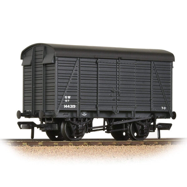 Bachmann 38-083A BR 12 TON 2+2 Planked vented van GWR Grey