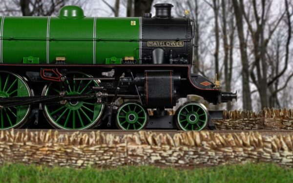 Hornby R30358 OO Gauge LNER B1 4-6-0 61306 'Mayflower' BR Green British Railways - Image 8