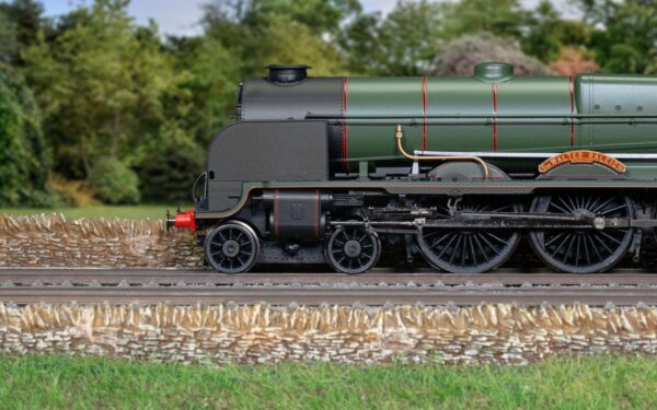 HORNBY Loco R3732 BR (Early) Lord Nelson Class 4-6-0 30852'Sir Walter Raleigh' - Image 7