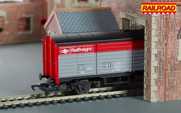 Hornby R60264 RailRoad BR Railfreight, 45T VDA Van, 210127 - Era 7 - Image 6