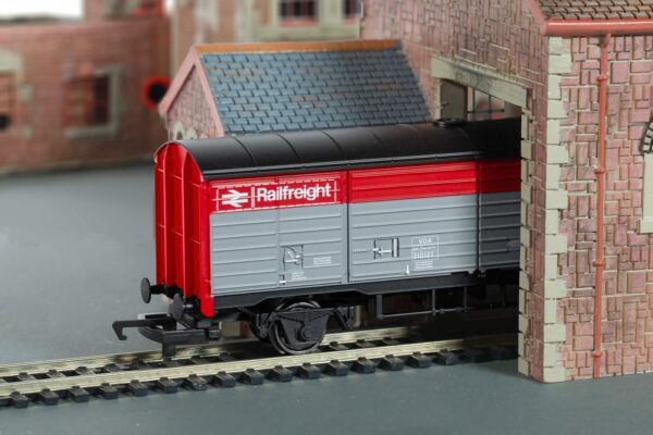 Hornby R60264 RailRoad BR Railfreight, 45T VDA Van, 210127 - Era 7 - Image 7