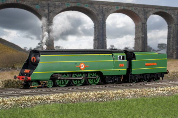 Hornby R30399SS SR - Merchant Navy Class - 21C1 'Channel Packet' (With Steam Generator) - Image 2