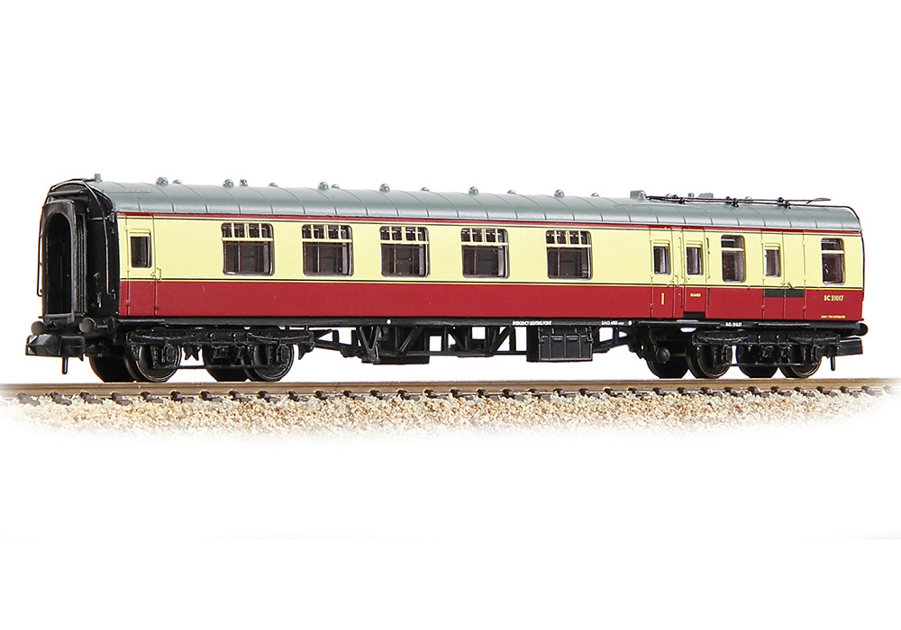 Graham Farish 374-081B BR Mk1 BCK Brake Composite Corridor BR Crimson & Cream No.SC21017