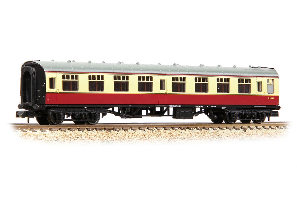 Graham Farish 374-060F BR Mk1 SK Second Corridor BR Crimson & Cream No. M24140
