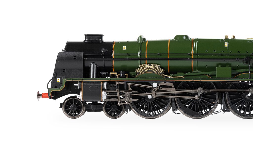 Hornby R30500 Class 7P 4-6-0 BR Green Early Emblem 46100 'Royal Scot' (One:One Collection) Steam Locomotive - Image 3